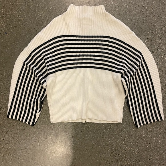 Mock neck sweater - Picture 1 of 3